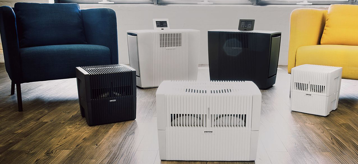 Увлажнитель воздуха рядом с кроватью